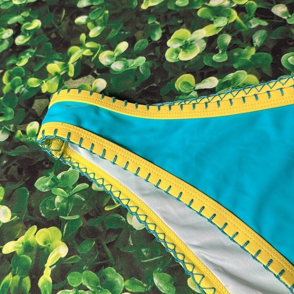 Cupshe Swim Bikini Bottom Swimwear Blue/Yellow size Large NWOT Crochet detail - Picture 13 of 16